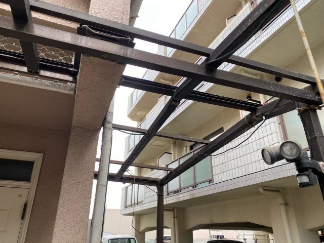 姫路市で傷んだ波板の解体